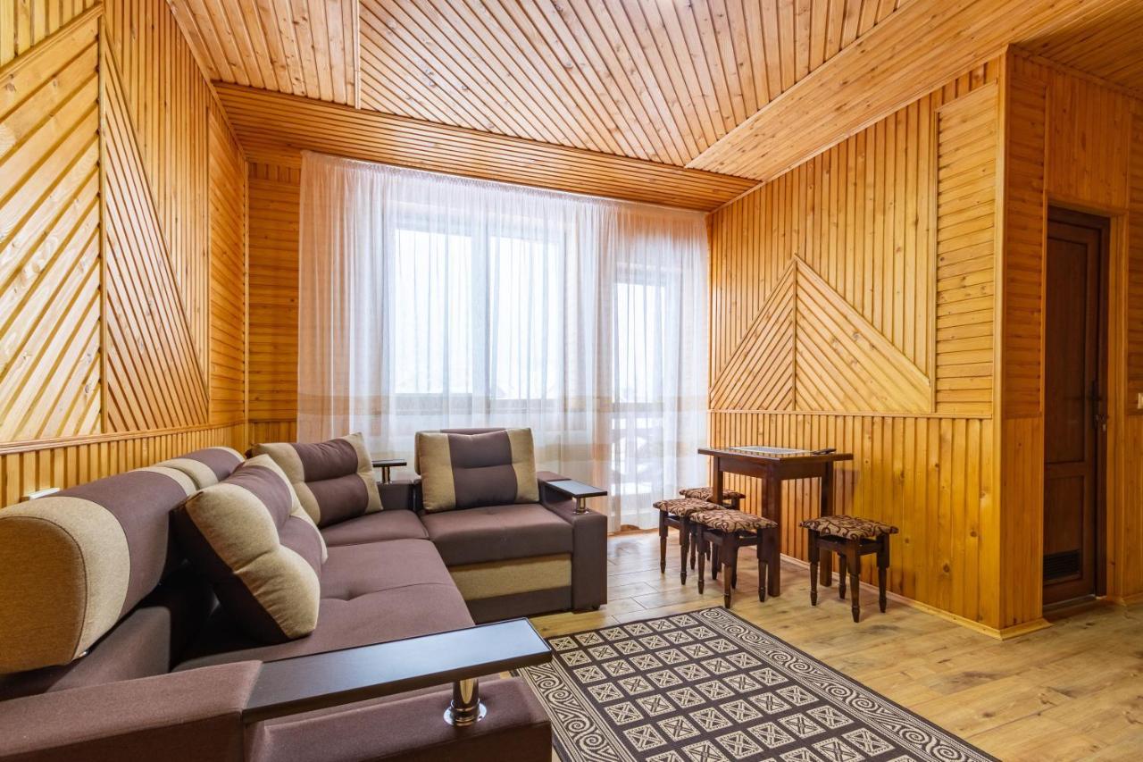 У Румуна Yasinya Luaran gambar