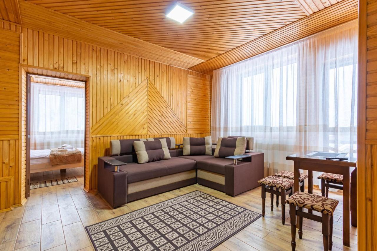 У Румуна Yasinya Luaran gambar