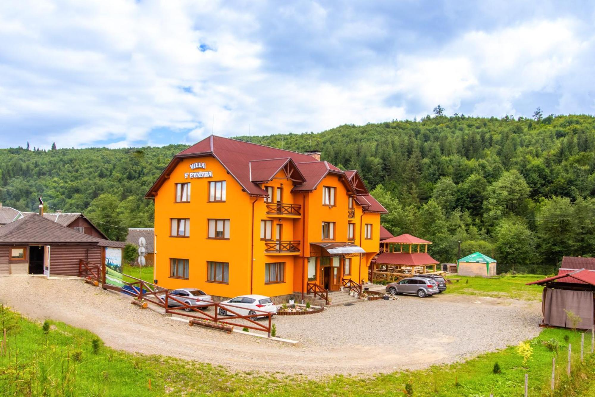 У Румуна Yasinya Luaran gambar